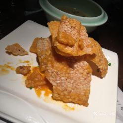 珍璟园咸蛋黄水晶锅巴 香脆咸香，上海美食的惊艳之选