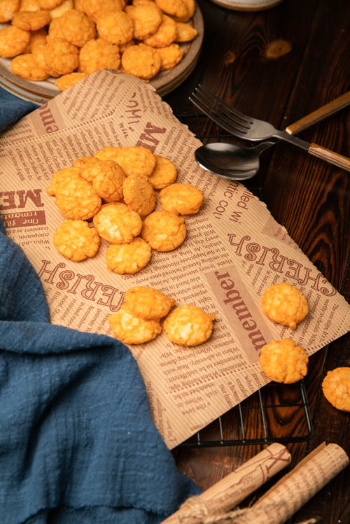 品味酥脆 锅巴零食的美食摄影艺术