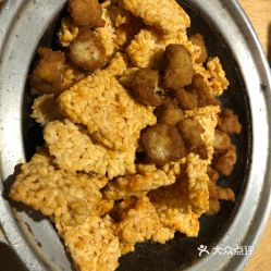 石上百味水游城店 咸蛋黄焗锅巴——金陵必尝的酥香诱惑